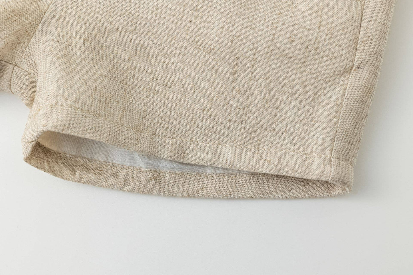 Beige set van linnen broekje en blousje