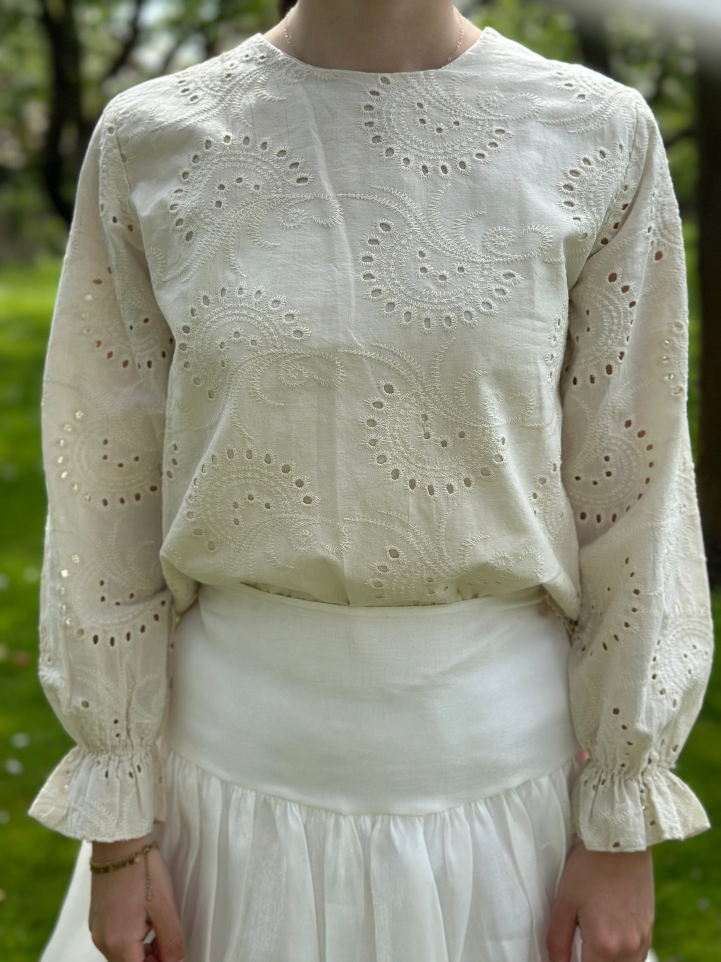 Blouse beige broderie