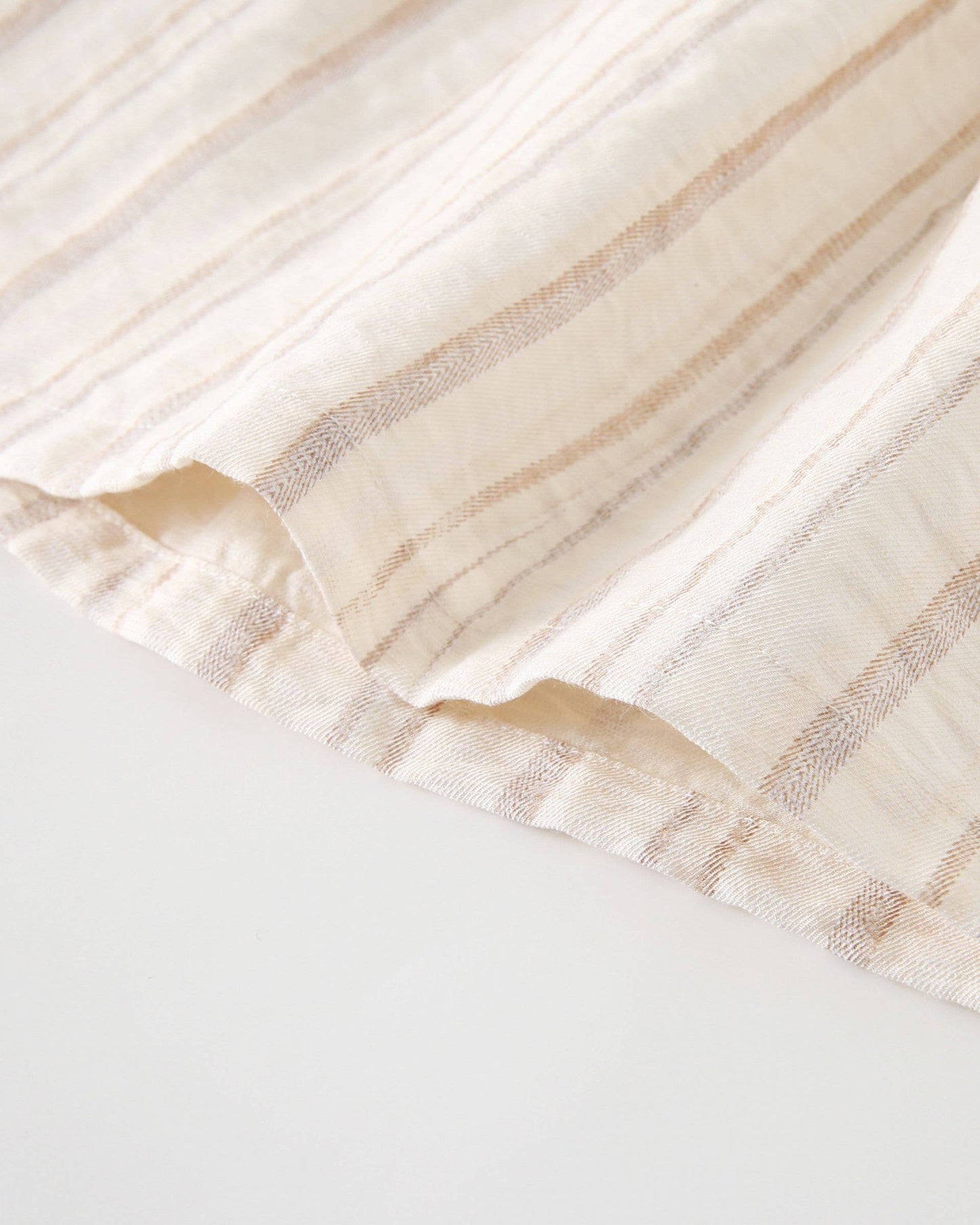 Beige-kameel gestreepte linnen jurk met strik JGV96856