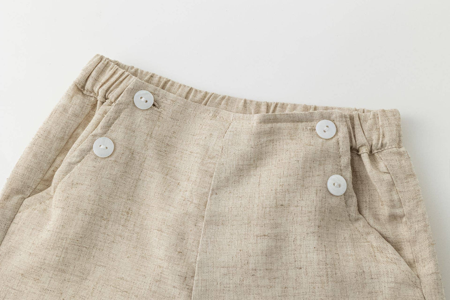 Beige set van linnen broekje en blousje