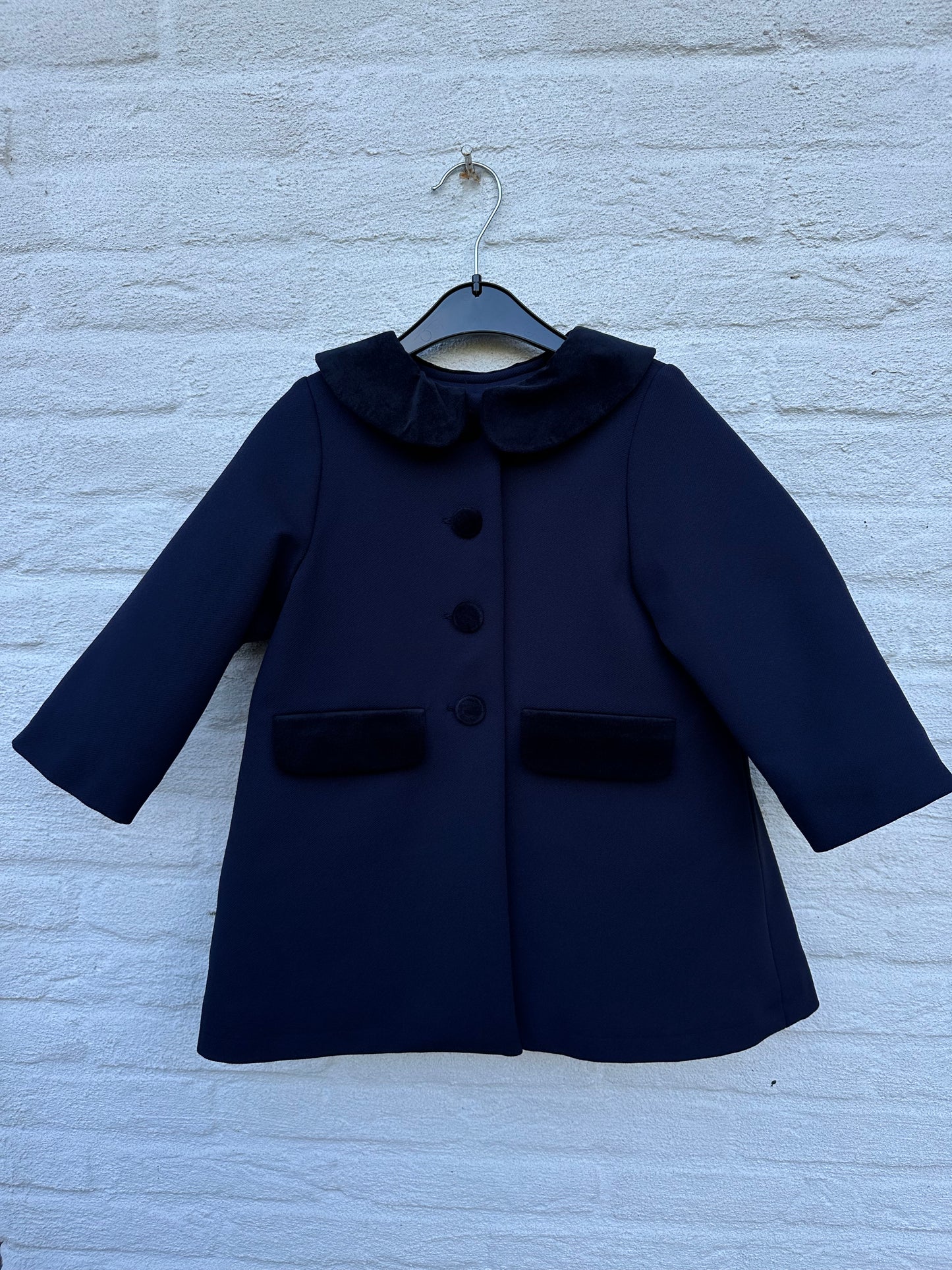 Donkerblauw jas met fluwelen details van het merk LouLou