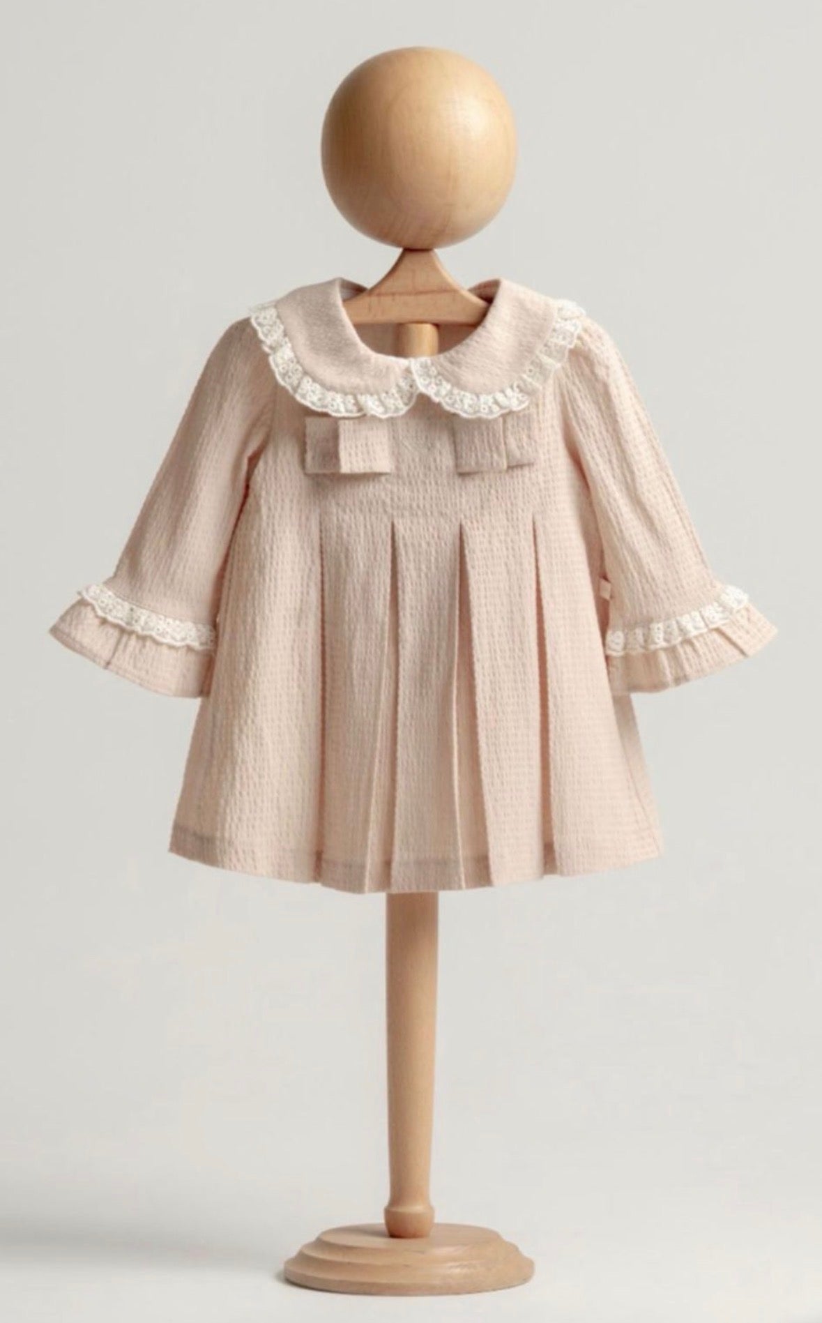 Zalmkleurig jurkje plooi