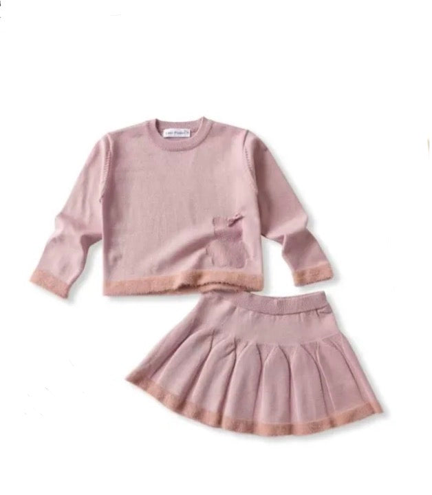 Roze rokje met roze truitje en bontje