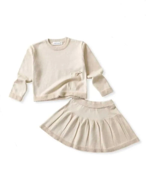 Beige rokje met beige truitje en bontje