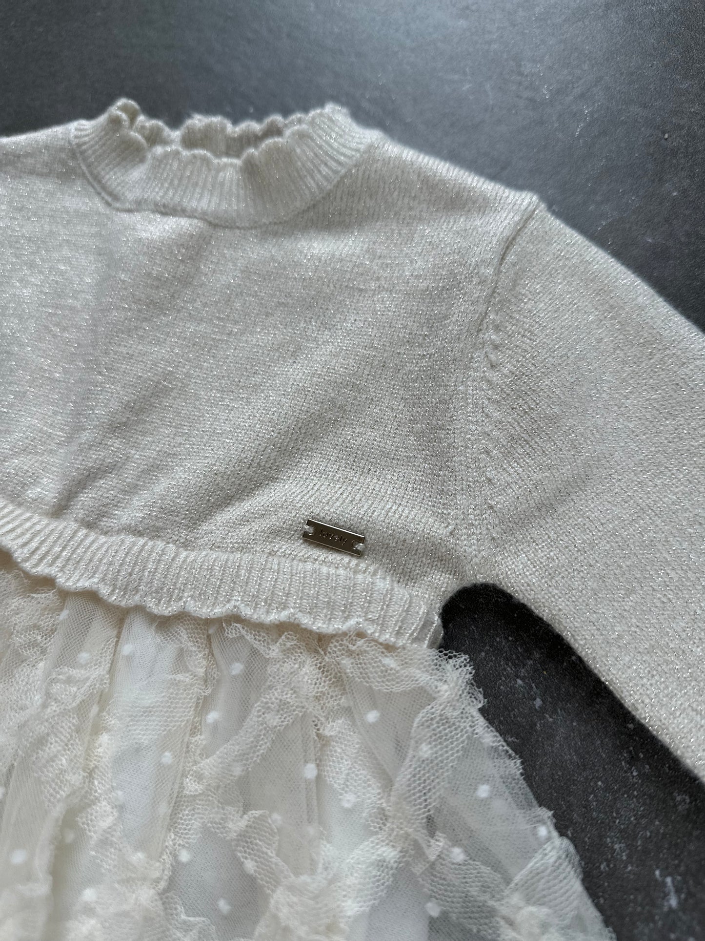 Beige jurk gebreid met tule