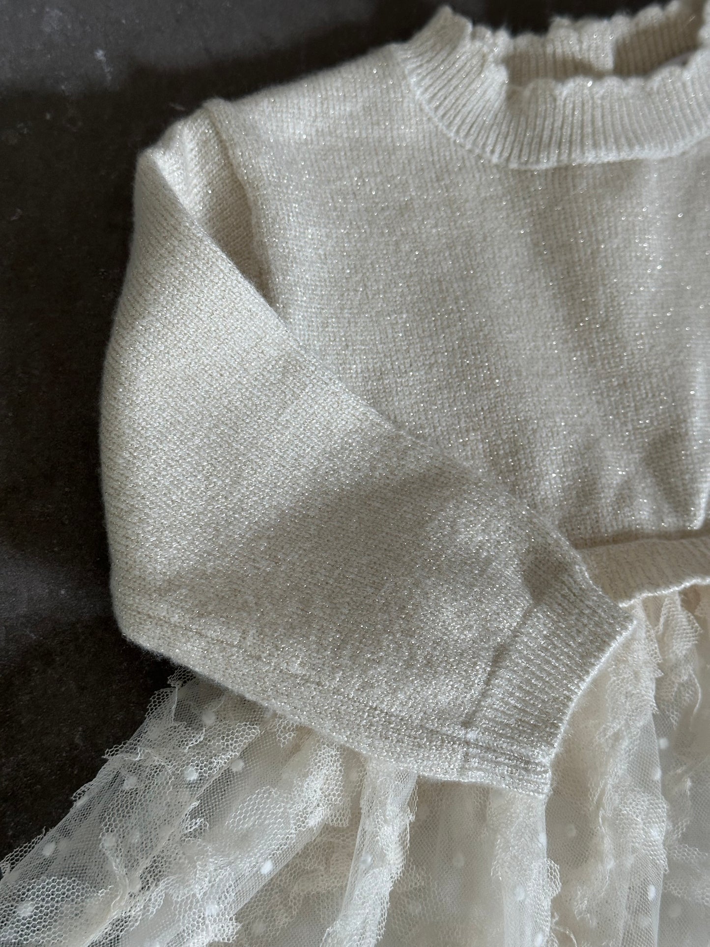 Beige jurk gebreid met tule