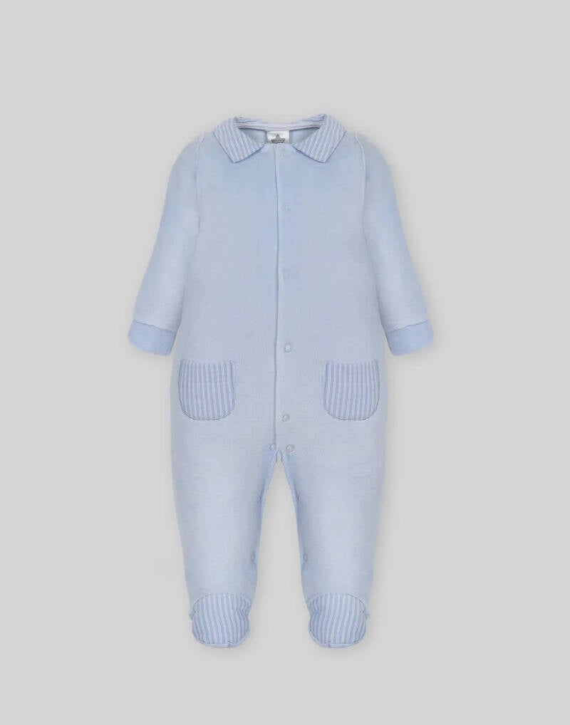 Lichtblauw velour pakje met streepjes kraag