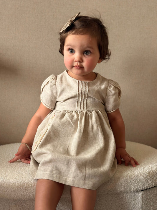 Linnen jurkje met bloemetjes