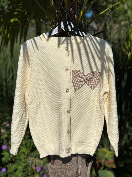 Vestje beige met parelknoop