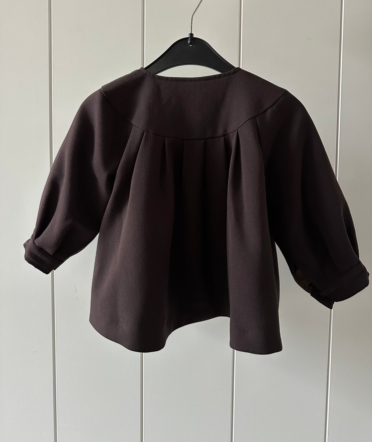 Loulou doorknoopjurk donkerbruin met rondepasjes