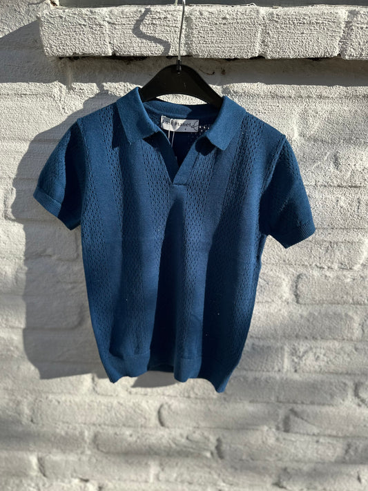 Blauwe opengehaakte polo