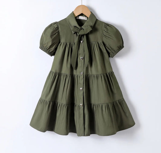 Groene katoenen jurk met pofmouw en strik