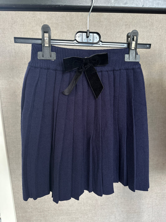 Gebreid donkerblauw rokje met strik