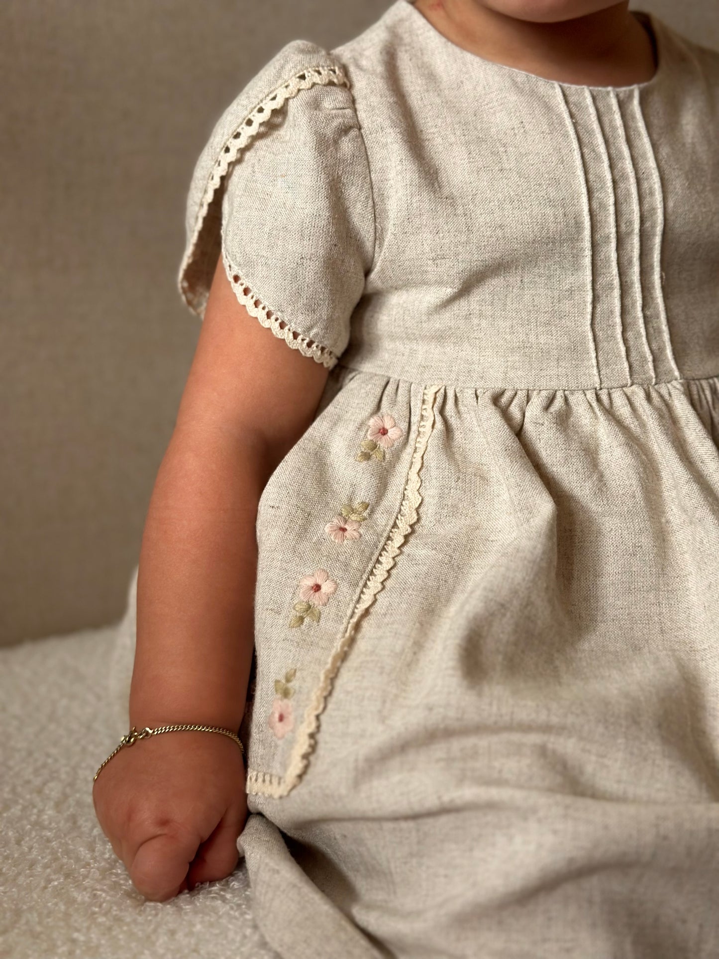 Linnen jurkje met bloemetjes