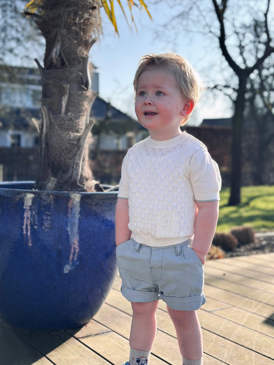 Setje gebreid wit truitje en lichtblauwe broek