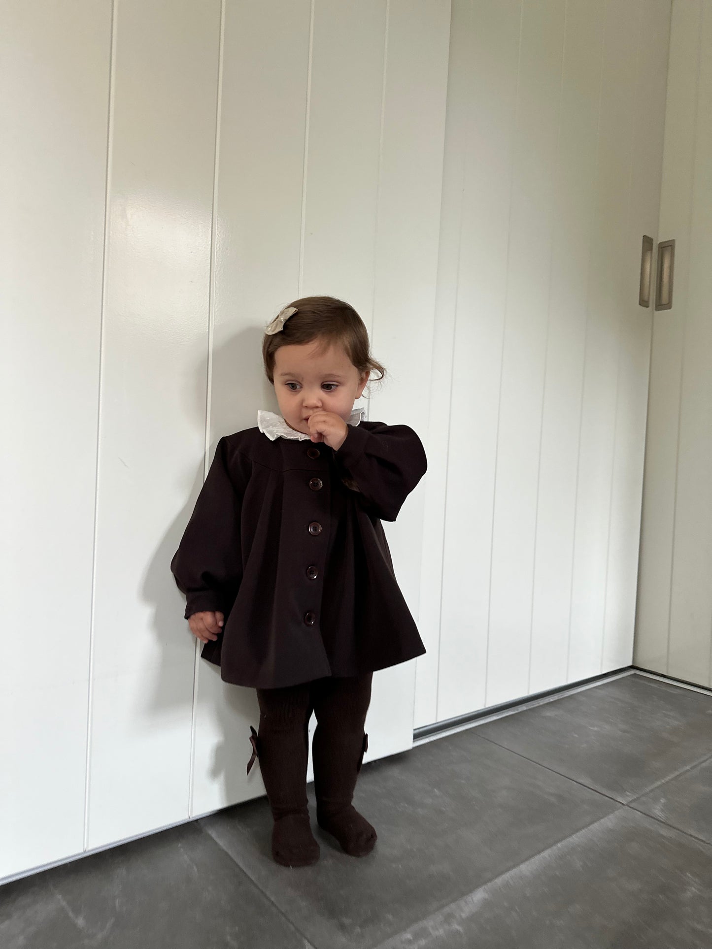 Loulou doorknoopjurk donkerbruin met rondepasjes