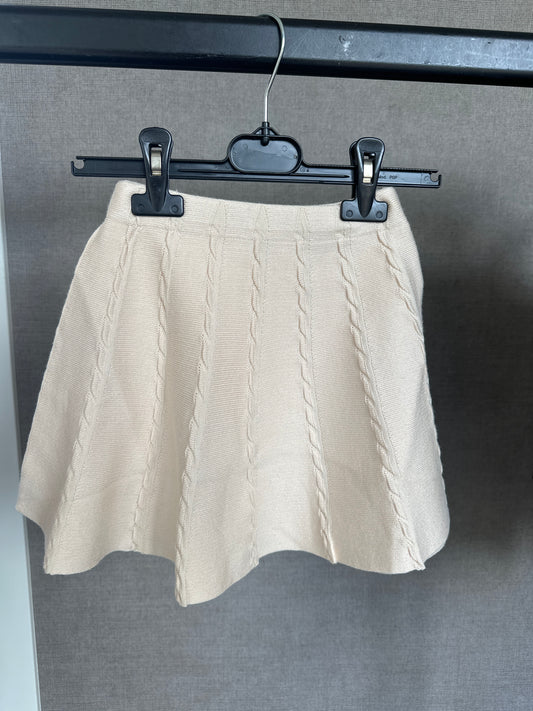 Gebreid beige rokje met kabel