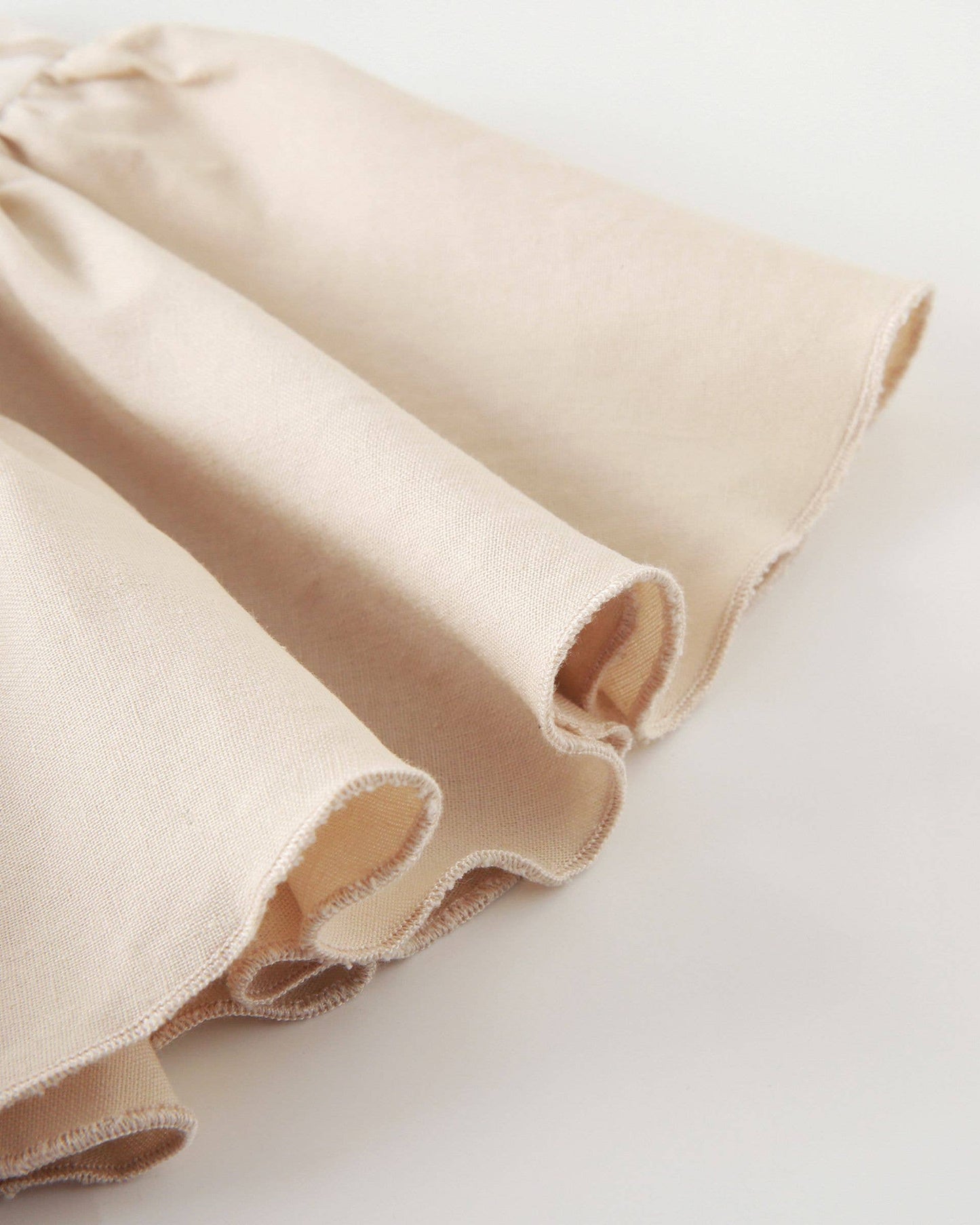 Beige-kameel gestreepte linnen jurk met strik JGV96856