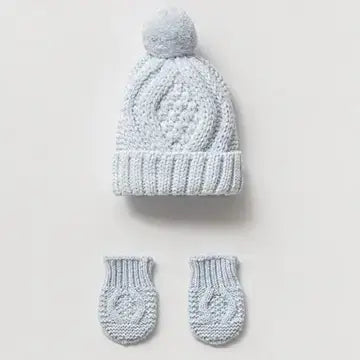 Set van gebreide, stijlvolle babypomponmuts van wol en katoen blauw