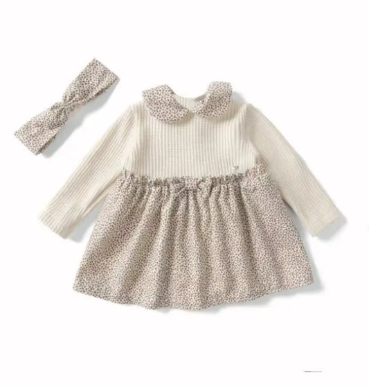 Beige doorknoop jurk met bijpassend haarbandje