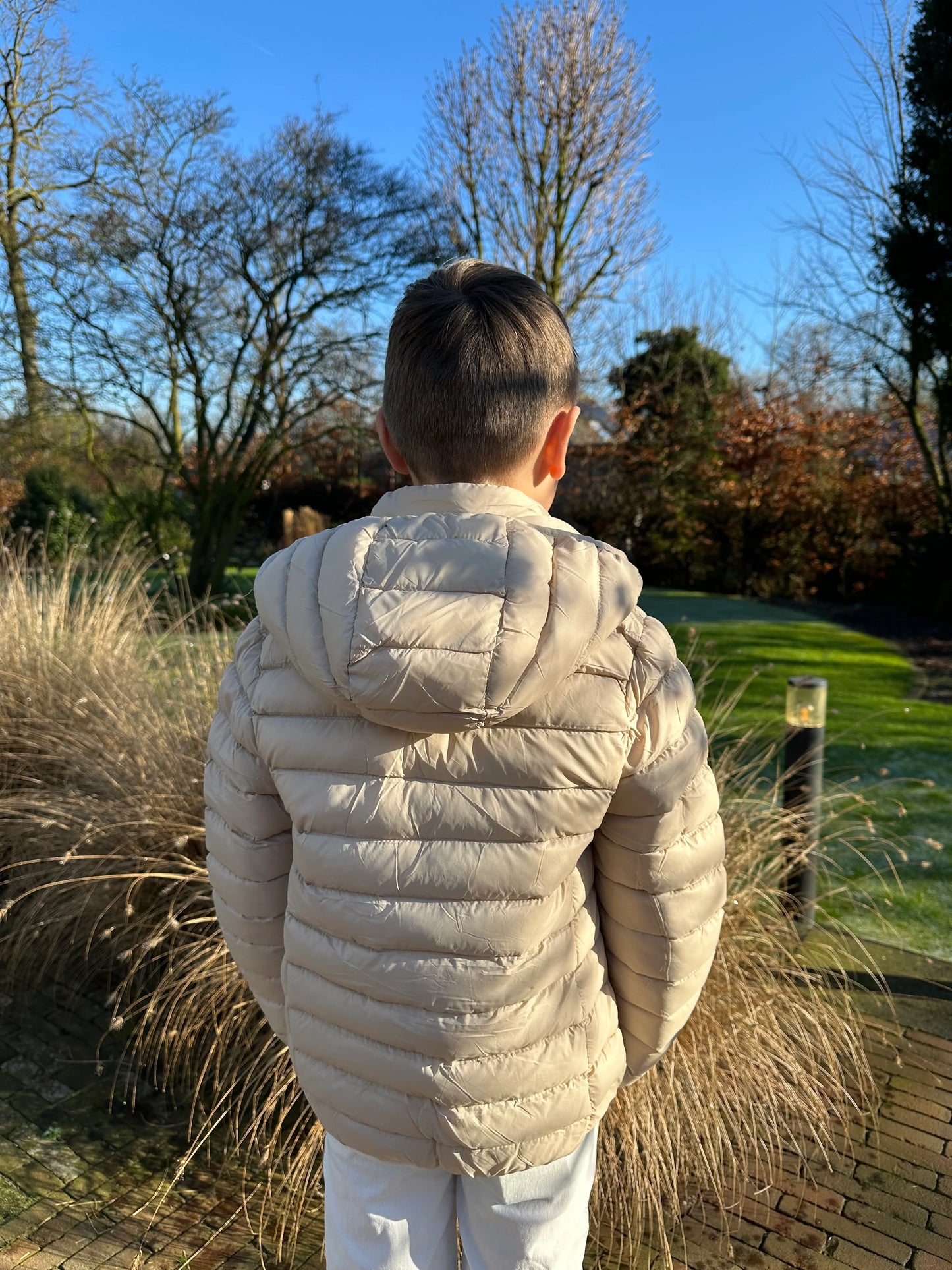 Beige gewatteerde jas