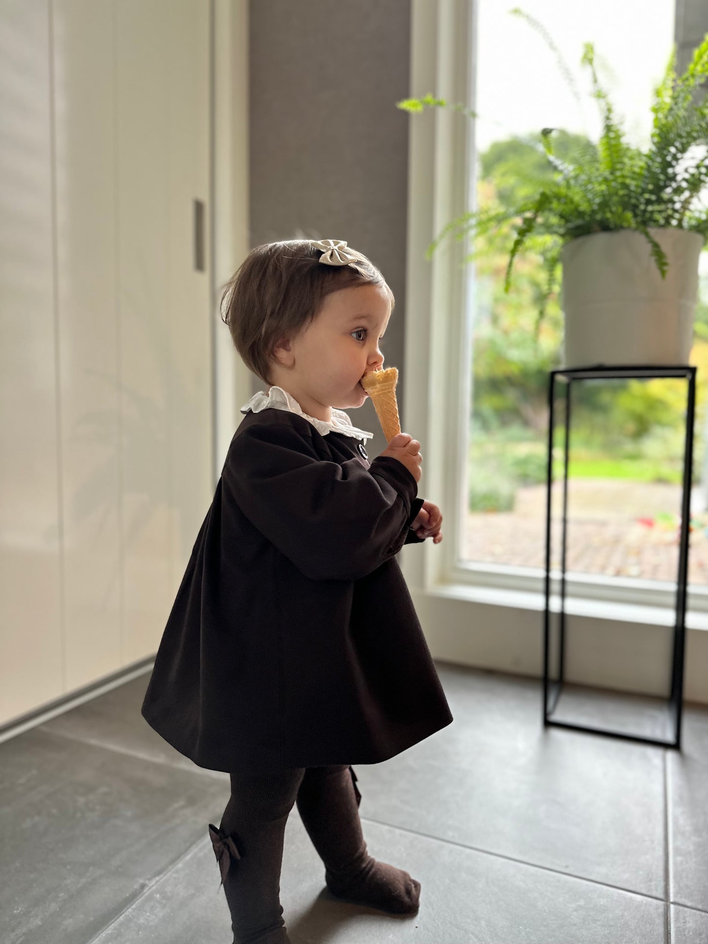 Loulou doorknoopjurk donkerbruin met rondepasjes