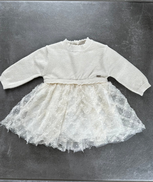 Beige jurk gebreid met tule
